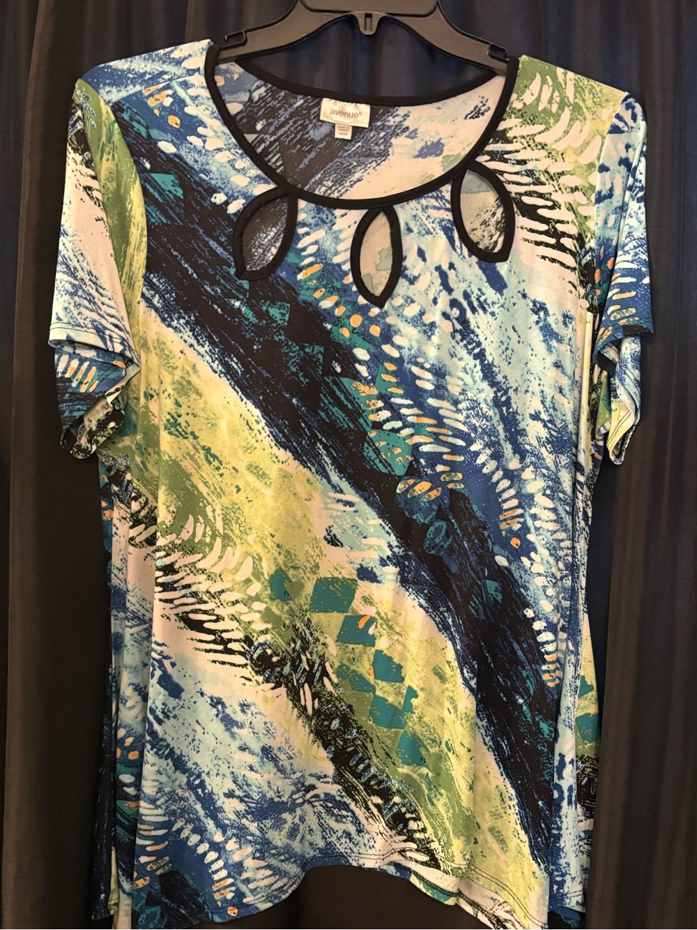 Avenue Blue & Green Abstract Keyhole Short Sleeve Top